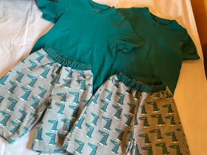 Gr. 110, 2 Shorts (selbstgenäht) und 2 T-Shirts von Jako-O- Zwillinge - Bild 1 von 6