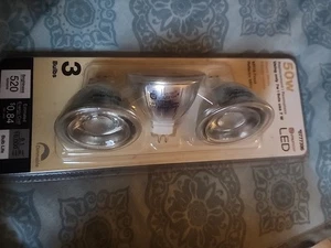 UTILITECH 50W 3 Bulb Pack Flood LED Warm White Light Bulbs 7W #0777396 - NEW - Picture 1 of 1