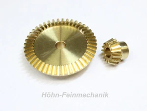 Kegelzahnrad-Satz 1:3 aus Messing, Modul 0,8, 15/45 Zähne, 1 Paar - Bild 1 von 1