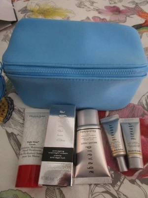 NEW ELIZABETH ARDEN MAKE UP TRAVEL BAG WITH SKINCARE SAMPLES - Image 1 of 4