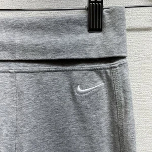 Pantalone Nike gamba larga pieghevole bambina taglia 6 grigio cotone spandex - Foto 1 di 8