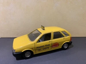 Burago Fiat Tipo Taxi Giallo 1:24 Vintage - Foto 1 di 6