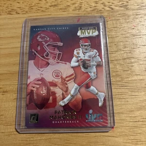Tarjeta de fútbol americano 2023 Donruss #1 Patrick Mahomes II Super Bowl Jugador Más Valioso Inserto KC Chiefs - Imagen 1 de 2