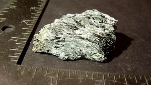 1 1/2" x 2 1/2" - Dravit Turmalin auf unreiner Emery Matrix, Chester, MA. - Bild 1 von 6