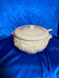 W. A. Santos Portugal Soup Tureen, Lid & Ladle Grape Pattern Embossed beige - Picture 1 of 7
