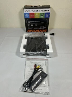 Reproductor de DVD compacto legible Sylvania SDVD1041-DG1 JPEG con cables AV remotos NUEVO Foto 1 de 4