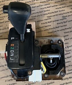 1998-2002 TOYOTA LAND CRUISER AUTOMATIC TRANSMISSION GEAR SHIFTER SELECTOR 1999