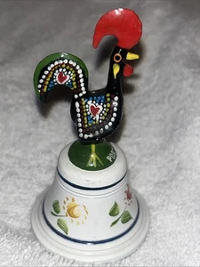 Vintage Good Luck Hahn Portugal Volkskunst handbemalt Messing Abendessen Glocke Dekor 3 Zoll - Bild 1 von 6