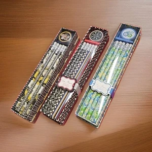 Nuevo en caja Juego de 10 lápices Vera Bradley con sacapuntas - Patrones retirados coleccionables  - Imagen 1 de 12