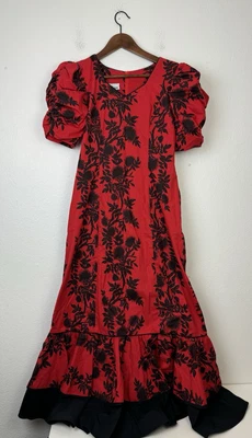 Vestido Floral Hawaiano Rojo y Negro Vintage Muumuu Hecho en Hawaii Talla 11/12 Foto 1 de 4