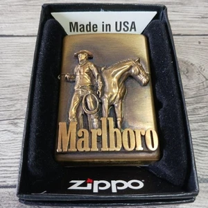 Marlboro Zippo Feuerzeug Cowboy Seil 3D Radierung Metall Gold Messing - Bild 1 von 9