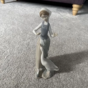 Lladro Porcelain Girl with Duck Porcelain Figurine 01001052 - Picture 1 of 6