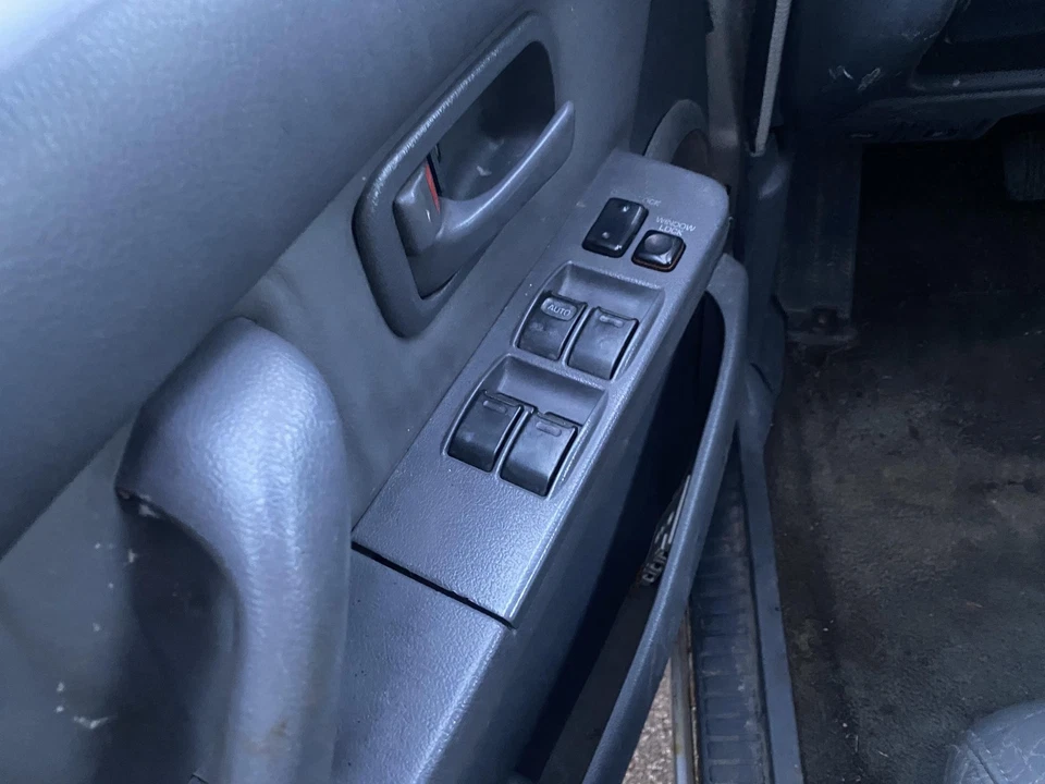 94 TOYOTA LAND CRUISER Door Switch Front - Image 1 of 1