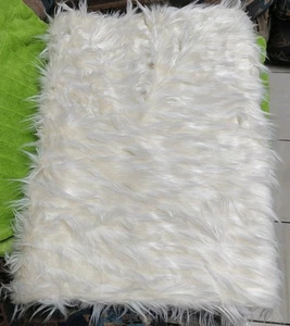 Manta Grandinroad de piel sintética 50"X70" marfil  - Imagen 1 de 4