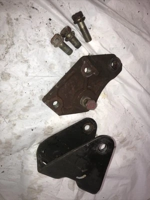2000-2005 Mitsubishi Eclipse rear manual transmission bracket mount 2.4L 4G64 X7 - Image 1 of 4