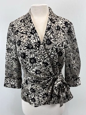 Chaqueta Camisa Alex Evenings Corbata Lateral Talla Grande Para Mujer Negra Champagne Floral Foto 1 de 4