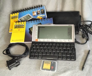 Psion 5mx Pro – PDA mit Klapptastatur & Touchscreen, inkl. USB-Sync-Kabel - Zdjęcie 1 z 9