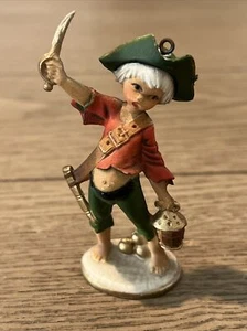 Figura de niño espadachín pirata de plástico de colección adorno de Navidad Hong Kong - Imagen 1 de 6