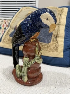 Vintage handbemalte dekorative Keramik blau Papagei auf Barsch Skulptur Figur 10" - Bild 1 von 5