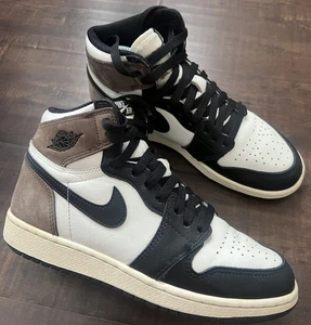 Nike Jordan 1 Retro High Dark Mocha Jugend/Damen Sneaker Schuhe Größe 6Y/7,5 W - Bild 1 von 11