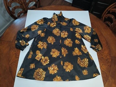 Isaac Mizrahi Live! Chaqueta de caparazón blando estampada repelente al agua negra talla grande Foto 1 de 4