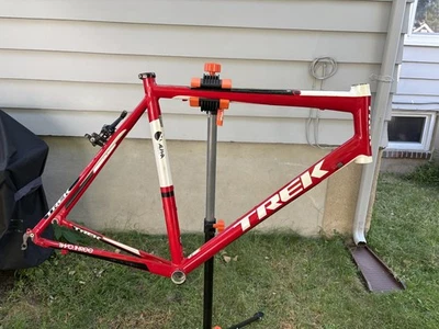 Bicicleta de carretera Trek 2.3 60 cm, roja, cuadro, aluminio Foto 1 de 4