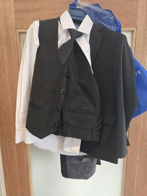 Traje completo Perry Ellis con zapatos Sonoma para niños Foto 1 de 4