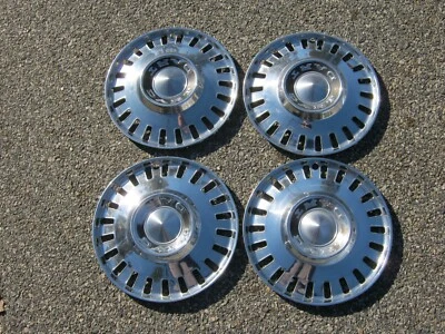 Genuine 1963 1964 Dodge Dart 13 inch hubcaps wheel covers Foto 1 de 4