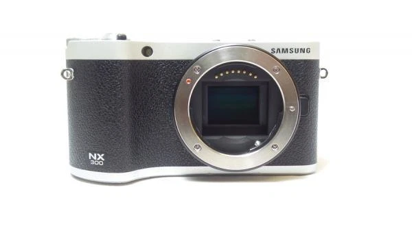 Cuerpo de cámara digital Samsung NX300 sin espejo - negro (NX300BK) Foto 1 de 1