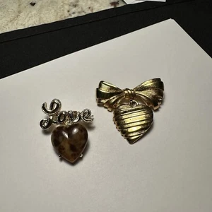 Lot Of 2 Metal Heart Dangle Brooch Pin Gold Tone Both Signed - Avon / Gerry’s - Picture 1 of 10