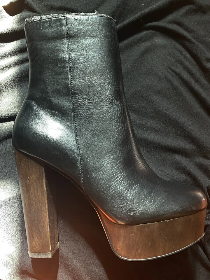 Botas marca ShoeMint talla 6. Foto 1 de 4