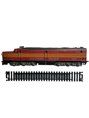 HO Scale Athearn, PA-1 Diesel Locomotive Southern Pacific, Daylight #6009  - Image 1 of 4
