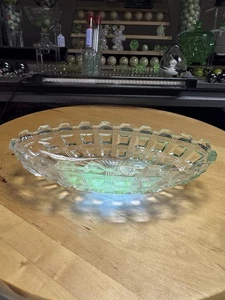 5184 Antik 1874 Adams & Co Oval Schilf Waffelglas leuchtet grün unter 365 nm    - Bild 1 von 9