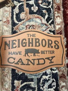 Die Nachbarn haben bessere Süßigkeiten mit Schwein Blechschild  - Bild 1 von 4