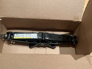 NEW Genuine VW Beetle Golf Passat Scissor Jack 5C0011031B - Picture 1 of 2
