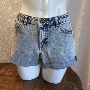 Volcom Women’s Jean Shorts Boyfriend Fit Stone Wash Denim Size 26 - Picture 1 of 12