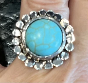 Anello vintage tono argento finto turchese misura regolabile stile sud ovest - Foto 1 di 4