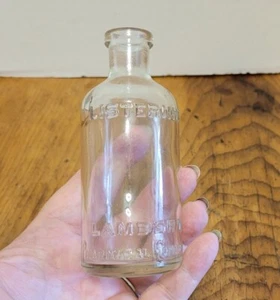 "Botella vintage Listerine en relieve #4 de Lambert Pharmaceutical Company 4 1/2" - Imagen 1 de 9