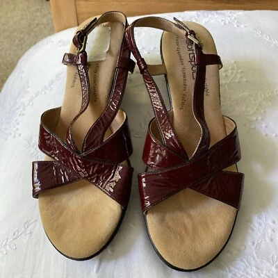 Sandalias softspots para mujer talla 9 borgoña charol cuña usadas  Foto 1 de 4