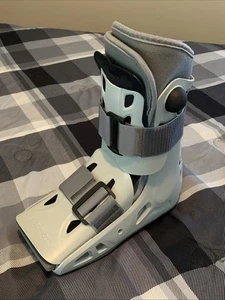 Aircast AirSelect Short Walker Brace / Walking Boot - Gray, Size: M - Picture 1 of 9