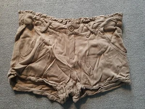 Be Bop Shorts Beige size 9 Womens - Picture 1 of 4