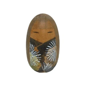 Muñeca Kokeshi Japonesa Huevo Forma Cúpula 5" Alto De Colección RARA Issetsu Kuribayashi - Imagen 1 de 15