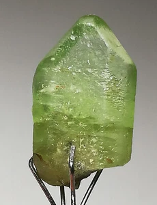 8 CARATS NATURAL PERIDOTE CRYSTAL FROM PAKISTAN, (TP-5), - Picture 1 of 11