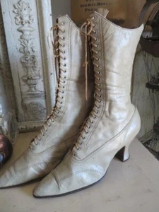 GORGEOUS WOMEN'S Old Vintage CREAMY WHITE Leather BOOTS SHOES Heels Lace Up - Picture 1 of 24