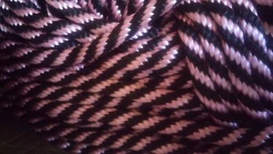 3/8" x 200 ft. Cuerda MFP trenzada sólida Hank. Rosa claro/negro. Hecho en USA - Imagen 1 de 3