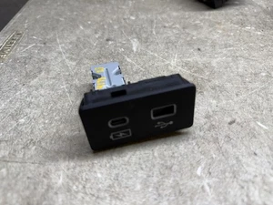 23 24 25 Honda CRV CR-V USB Plug Port Jack Outlet  - Picture 1 of 2