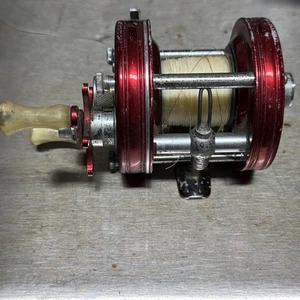 Vintage ABU Garcia Ambassadeur 5000 Red Baitcasting FISHING Reel Sweden - Picture 1 of 10