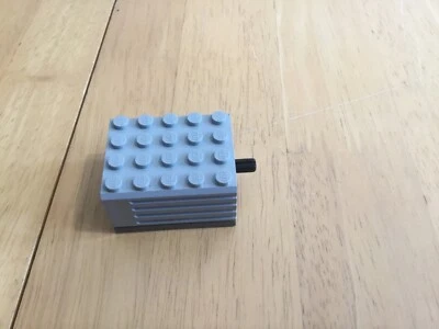 Lego 72838c01 - Gris claro eléctrico, motor 9V 5 x 4 x 2 franqueo gratuito en el Reino Unido. Foto 1 de 4