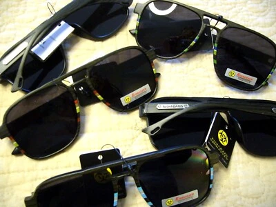 Gafas de sol clásicas redondeadas con aspecto de madera de riesgo biológico para mujer BZ66293 Foto 1 de 4