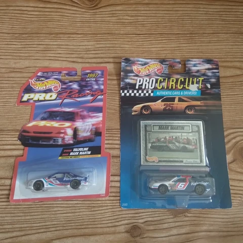 Mark Martin Die Cast Car Lot (2) Hot Wheels Pro Racing Pro Circuit #6 Valvoline Cover